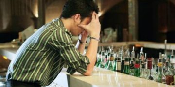 Alldaynews.gr Βγήκε για ένα χαλαρό ποτάκι και ξύπνησε με κομμένο το πέ0ς του (pics)