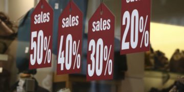 Alldaynews.gr Ενδιάμεσες εκπτώσεις: Ανοιχτά τα καταστήματα την Κυριακή