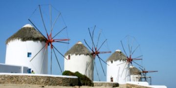 Alldaynews.gr Τιμές για.. εγκεφαλικό στη Μύκονο: Τουρίστας πλήρωσε 590 ευρώ για 6 καλαμάρια!