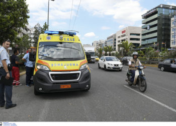Φρικτό τροχαίο στην καρδιά της Αθήνας! ΙΧ παρέσυρε πεζές, τις πέταξε στο αντίθετο ρεύμα – Τις χτύπησε κι εκεί αυτοκίνητο!