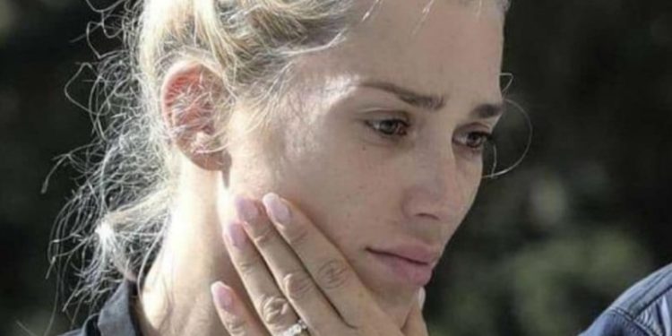 Εσπευσμένα στο νοσοκομείο η Βικτώρια Καρύδα!