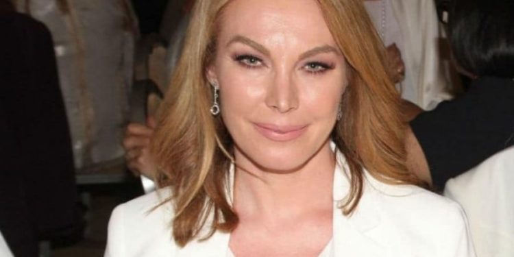 Alldaynews.gr Ελληνίδα τραγουδίστρια ξεσπά για την Στεφανίδου: Δεν τη θέλω (video)