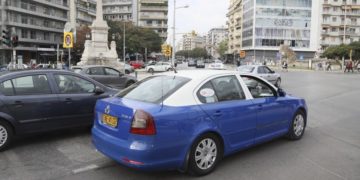 Alldaynews.gr Θεσσαλονίκη: Βρήκε στο ταξί του πορτοφόλι με 5.200 ευρώ και το παρέδωσε στην γυναίκα που το έχασε