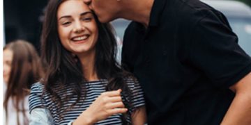 Alldaynews.gr Γνωριμία μέσω Facebook: Είναι καταδικασμένη να αποτύχει;