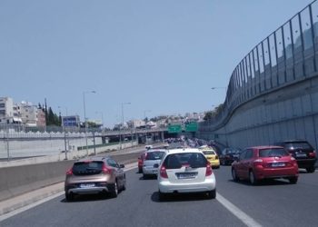 Σοβαρό τροχαίο στην Αττική Οδό – Τέσσερις τραυματίες