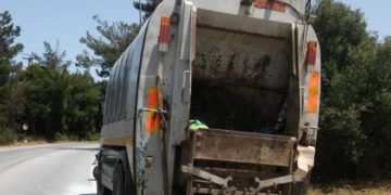 Alldaynews.gr Χαμός στα Τρίκαλα: Πώς η τσάντα με τις εισπράξεις βρέθηκε στα… σκουπίδια