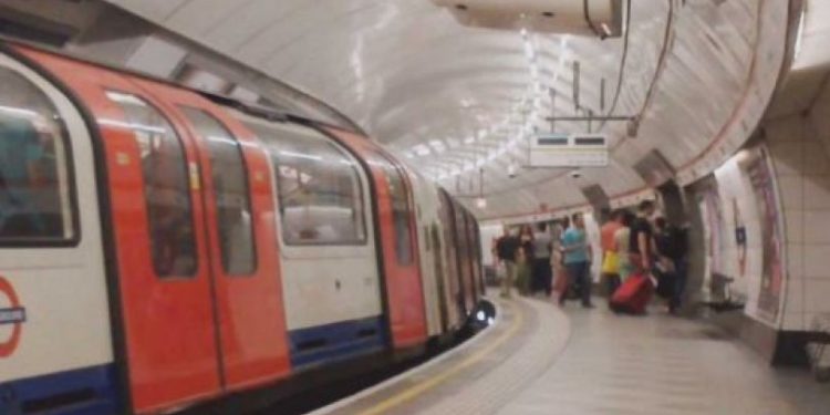 Alldaynews.gr Ανακοίνωση έπος: Τρένο καταφθάνει ως “πυγμάχος” (vid)