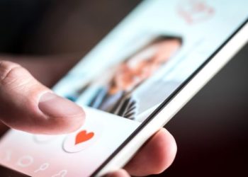 Η αποστομωτική απάντηση επιστήμονα της NASA σε άνδρα που προσέβαλε την ευφυΐα της σε εφαρμογή γνωριμιών