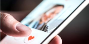 Alldaynews.gr Η αποστομωτική απάντηση επιστήμονα της NASA σε άνδρα που προσέβαλε την ευφυΐα της σε εφαρμογή γνωριμιών