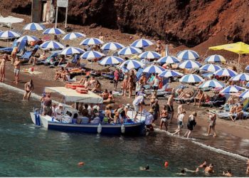 Ο τουρισμός στηρίζει την ελληνική οικονομία – Προς νέο ρεκόρ οι εισπράξεις (video)