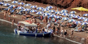 Ο τουρισμός στηρίζει την ελληνική οικονομία – Προς νέο ρεκόρ οι εισπράξεις (video)