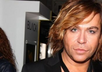 Ο Τρύφωνας Σαμαράς φόρεσε το κόκκινο ολόσωμο μαγιό της Κωνσταντίνας Σπυροπούλου (ΦΩΤΟ)