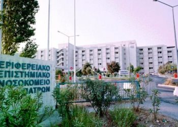 Συγκίνηση για τον 19χρονο που πέρασε στην Ιατρική την ώρα που δίνει μάχη με τη λευχαιμία