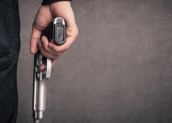 Σκότωνε μόνο αλλοδαπούς: Ο ρατσιστής υπάλληλος της ΕΡΤ που έγινε ιστορία στη «10η Εντολή»