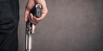 Alldaynews.gr Σκότωνε μόνο αλλοδαπούς: Ο ρατσιστής υπάλληλος της ΕΡΤ που έγινε ιστορία στη «10η Εντολή»