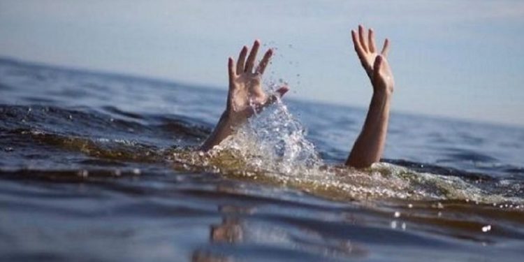 Alldaynews.gr Μυστήριο με την ταυτότητα του άντρα στη Σύρο που σώθηκε από πνιγμό