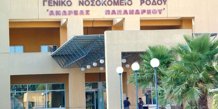 Alldaynews.gr Τραγικό δυστύχημα στη Ρόδο: Γλίστρησε στο μπάνιο του νοσοκομείου και σκοτώθηκε