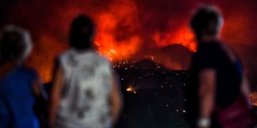 Alldaynews.gr Λουτράκι: Συνεχίζεται η μάχη με τις φλόγες – Αναλυτικά Πού μαίνονται φωτιές και Πού υπάρχει υψηλός κίνδυνος