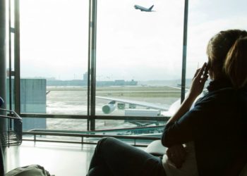 Alldaynews.gr Είπε στον επιχειρηματία σύζυγο ότι πάει για ψώνια, του άφησε τα παιδιά, πήρε τα λεφτά και πήγε… αεροδρόμιο