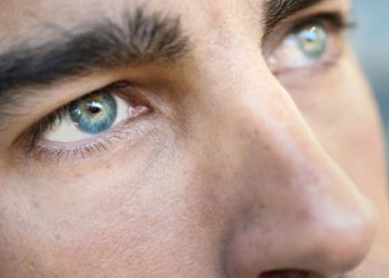 Νόσος Αλτσχάιμερ: Πώς θα εντοπίσετε από νεαρή ηλικία τον κίνδυνο