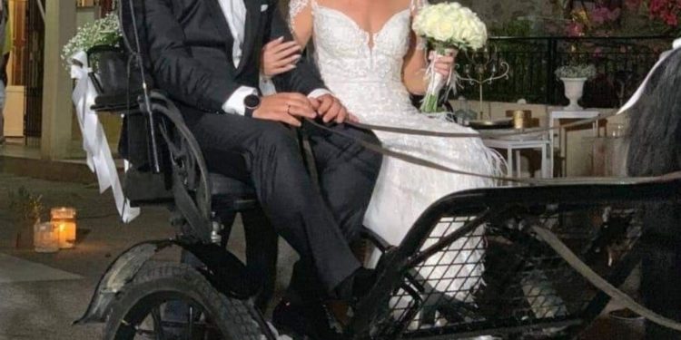 Μετά την Ράπτη που παντρεύτηκε τον σωματοφύλακά της και πρώην βουλευτής παντρεύτηκε την αστυνομικό του[photos]