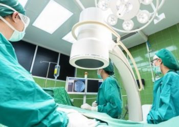 Alldaynews.gr Κοριτσάκι γεννήθηκε με τέσσερα πόδια και τρία χέρια