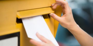 Alldaynews.gr Έριξαν γατάκι μέσα σε γραμματοκιβώτιο των ΕΛΤΑ στα Τρίκαλα (Video)