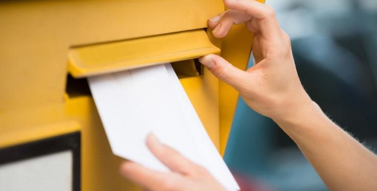 Alldaynews.gr Έριξαν γατάκι μέσα σε γραμματοκιβώτιο των ΕΛΤΑ στα Τρίκαλα (Video)