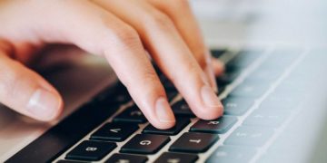 laptop-plhktrologio-e-aitisi-αίτηση-φόρμα-πληκτρολόγιο-υπολογιστής