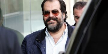 Alldaynews.gr Όλα καλά με τον γιο του Νίκου Πατέρα, στέκεται ξανά στα πόδια του