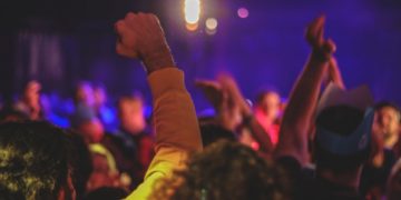 Alldaynews.gr Το πιο τρελό πάρτι: Έπαιζε το ίδιο τραγούδι για 3 ώρες! (vids)