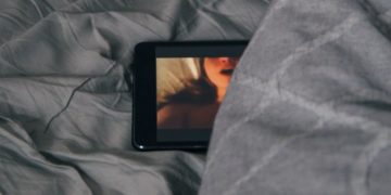 Alldaynews.gr Ηθοποιός σε σειρά του ΑΝΤ1 αποκάλυψε οτι είχε παίξει σε ταινίες πορνό (vid)