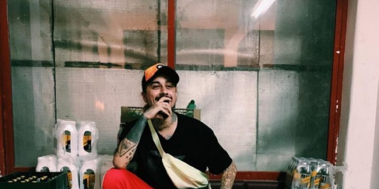 Alldaynews.gr Ξεπέρασε τα όρια, τον ντρόπιασαν όλοι: Ο Sin Boy σε νέο απαράδεκτο βίντεο (Vid)