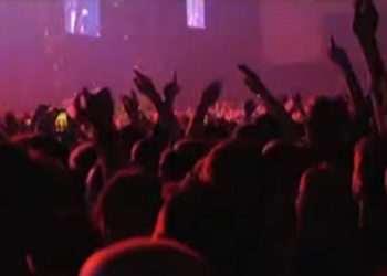 Ελληνικό: Τραυματίστηκε έφηβη από φωτοβολίδα σε συναυλία γνωστού νεανικού συγκροτήματος! video