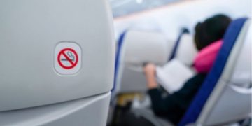 Κρήτη: Κάπνιζε στις τουαλέτες του αεροπλάνου – Συνελήφθη στο Ηράκλειο