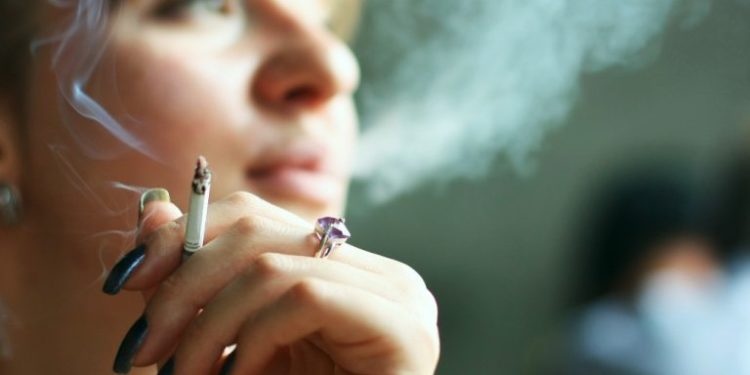 Alldaynews.gr Δεν γλιτώνουν τη ζημιά στους πνεύμονες πρώην και «λάιτ» καπνιστές