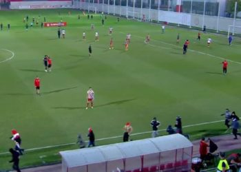 Ντου από κρανιοφόρους με ρόπαλα στο Ολυμπιακός – Μπάγερν του Youth League – Εικόνες ντροπής (vid)