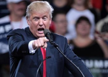 Τραμπ: Θα συνθλίψω την οικονομία της Τουρκίας αν κάνει οτιδήποτε εκτός ορίων