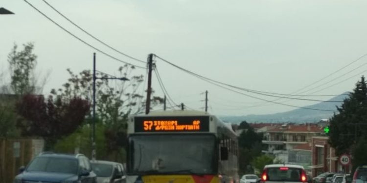 Alldaynews.gr ΠΡΙΝ ΑΠΟ ΛΙΓΟ: Αυνανιζόταν σε λεωφορείο της Θεσσαλονίκης και λέρωσε κοπέλα!