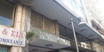 Ανήλικο παιδί έπεσε από τον τρίτο όροφο πολυκατοικίας στο κέντρο της Θεσσαλονίκης