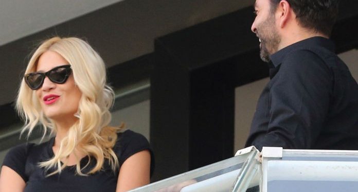 Alldaynews.gr Φαίη Σκορδά: «Πιάστηκε» με άντρα στην βεράντα! «Έπεσαν» πάνω της οι φωτογράφοι…