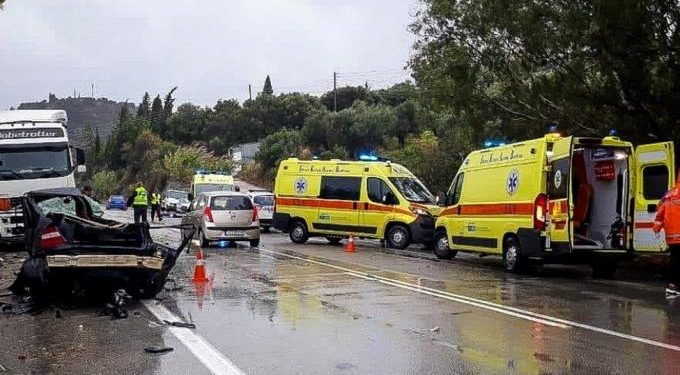 Θεσσαλονίκη: Τρεις νεκροί και 12 τραυματίες στο τροχαίο έξω από τον Λαγκαδά