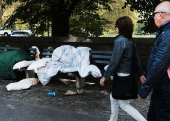 Βίντεο-σοκ: 24χρονος σκότωσε με λοστό 4 άστεγους, την ώρα που κοιμούνταν