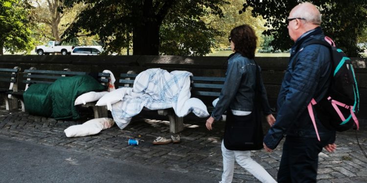 Βίντεο-σοκ: 24χρονος σκότωσε με λοστό 4 άστεγους, την ώρα που κοιμούνταν