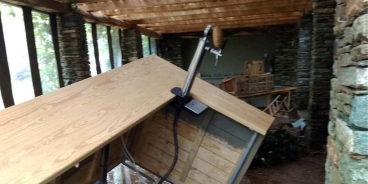 Μενεγάκη- Παντζόπουλος: Εικόνες καταστροφής στην ξενοδοχειακή μονάδα τους στην Άνδρο