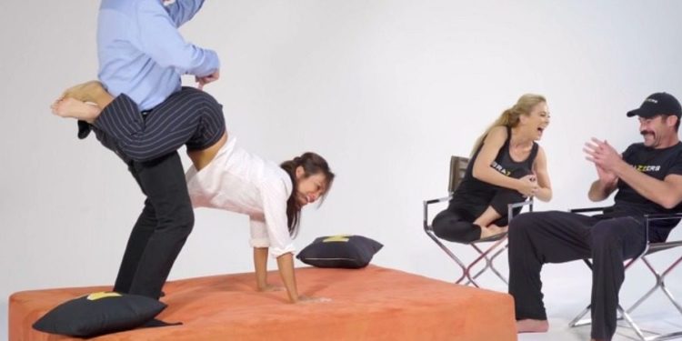 Alldaynews.gr Ποpνοστάρ διδάσκουν σε μαμάδες και μπαμπάδες στάσεις του σ3ξ