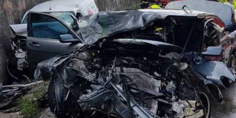 Alldaynews.gr Θρίλερ με τον αδελφό της Σάσας Μπάστα – Άγνωστοι έκαναν φύλλο και φτερό το αυτοκίνητό του έπειτα από τροχαίο στην Πατρών Πύργου