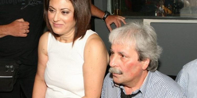 Οι γονείς του Παντελίδη χαμογέλασαν ξανά – Δείτε τους να ποζάρουν στον γάμο του γιου τους[photos]