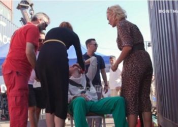 GNTM: Κατέρρευσε την ώρα της φωτογράφισης – Υποβασταζόμενη αποχώρησε από το σετ[video]