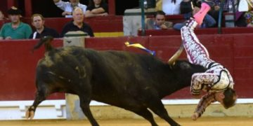 Τον Ξέσκισε ο Ταύρος! Ο ταυρομάχος υπέστη τρεις καρδιακές προσβολές[Σκληρές Εικόνες]